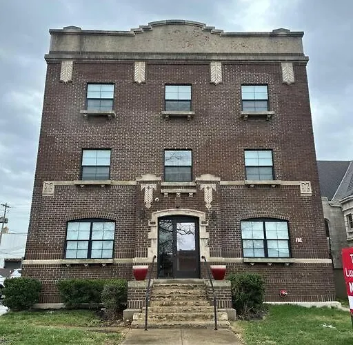 Designer 1-bed Haven Near Downtown! Pets Welcome! Apartment *