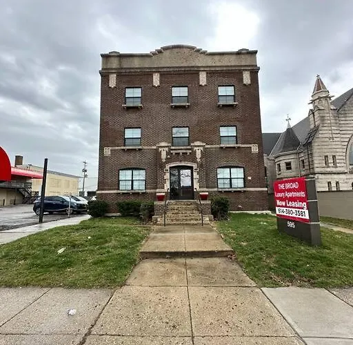 Designer 1-bed Haven Near Downtown! Pets Welcome!